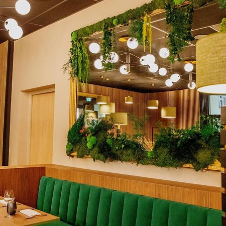 Logis Hotel-Restaurant Le Fontarabie Фонтене-ле-Комт Экстерьер фото