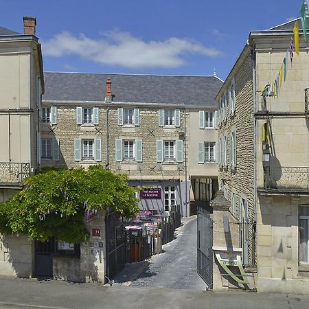 Logis Hotel-Restaurant Le Fontarabie Фонтене-ле-Комт Экстерьер фото