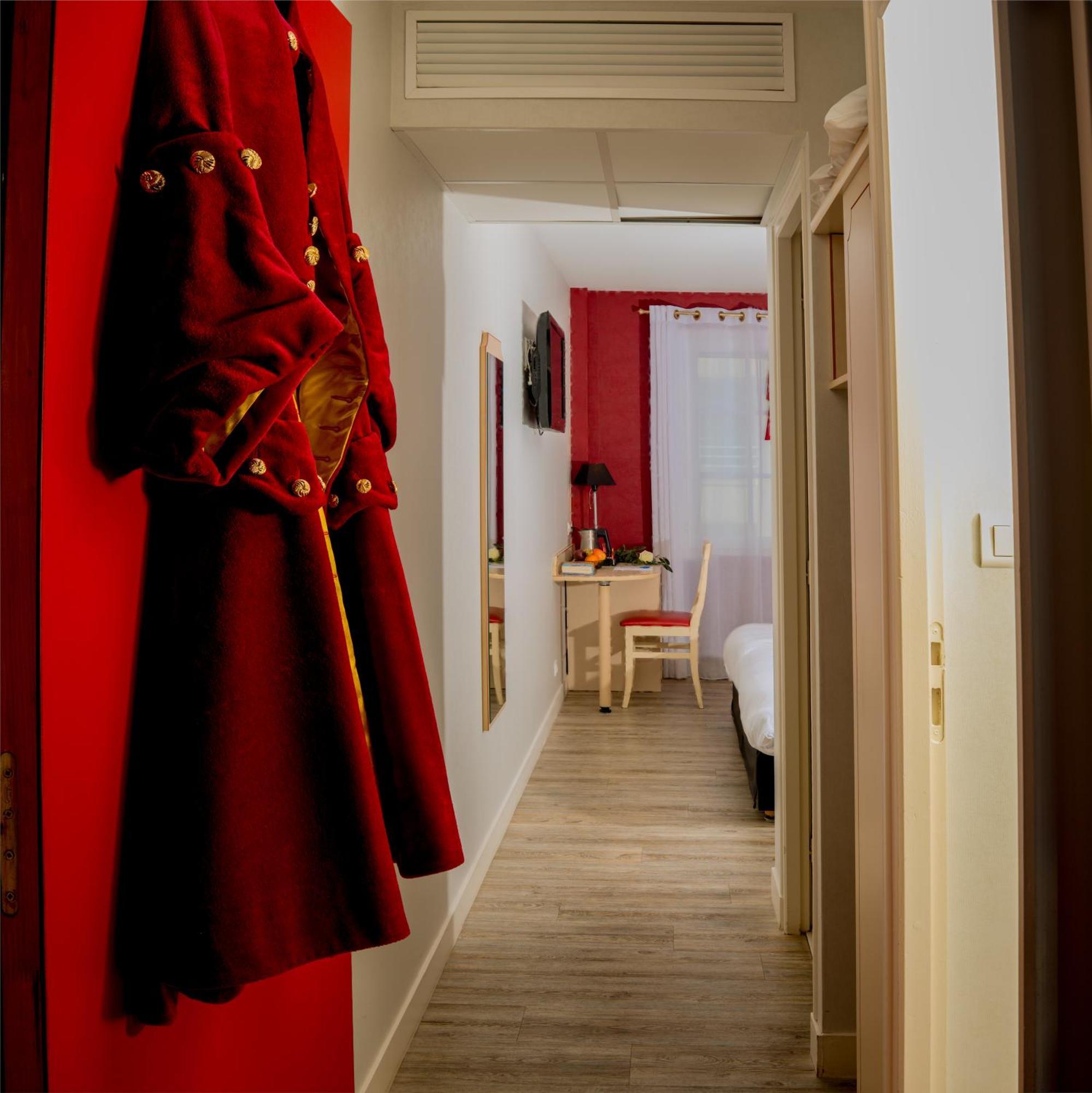 Logis Hotel-Restaurant Le Fontarabie Фонтене-ле-Комт Экстерьер фото