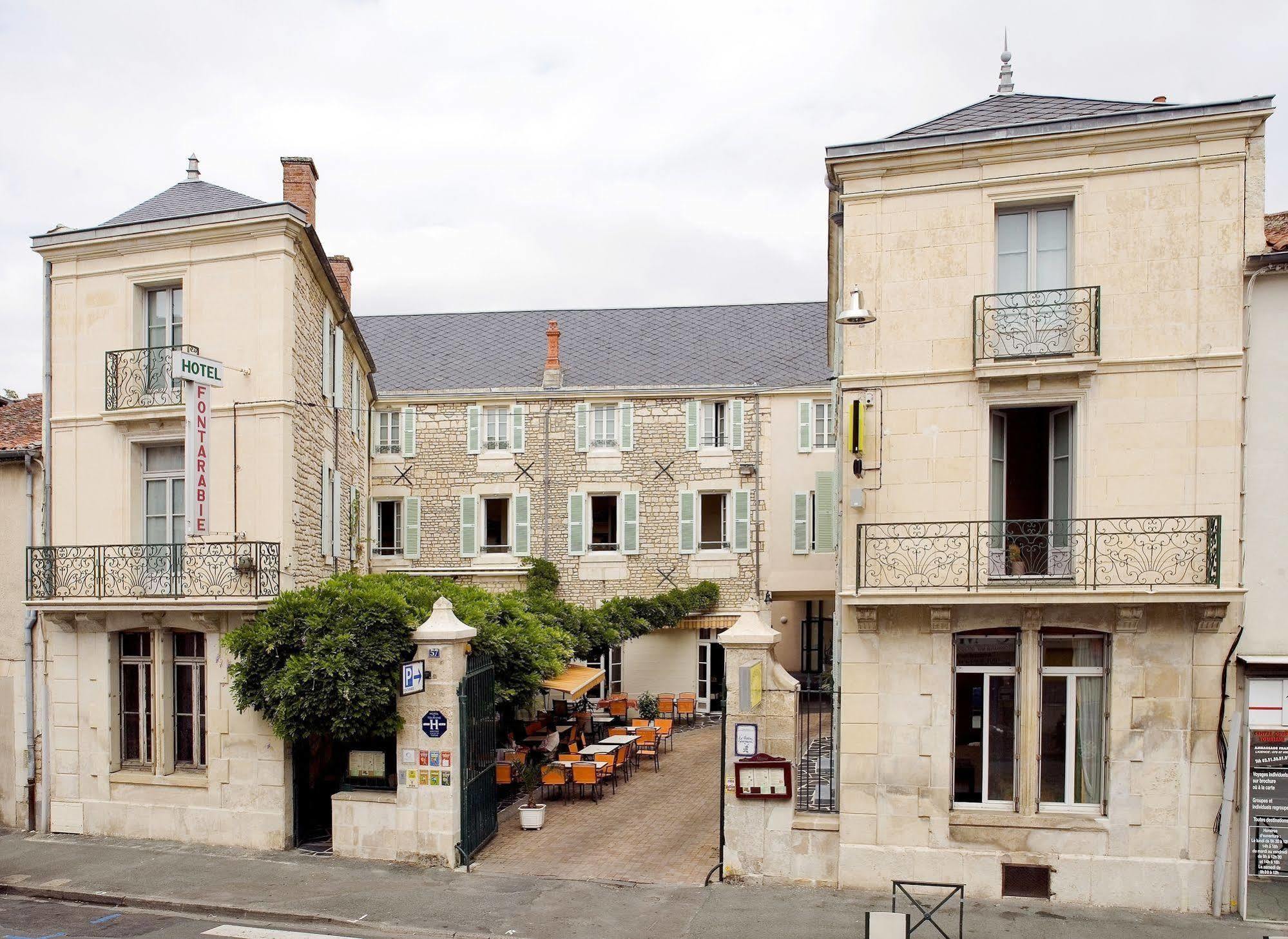 Logis Hotel-Restaurant Le Fontarabie Фонтене-ле-Комт Экстерьер фото