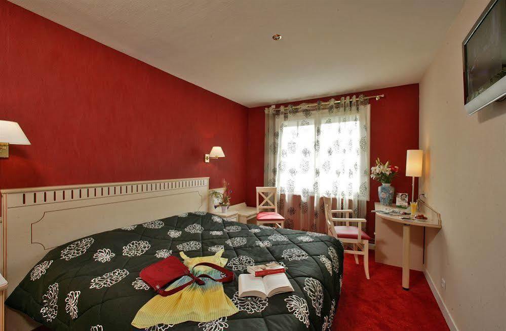 Logis Hotel-Restaurant Le Fontarabie Фонтене-ле-Комт Экстерьер фото
